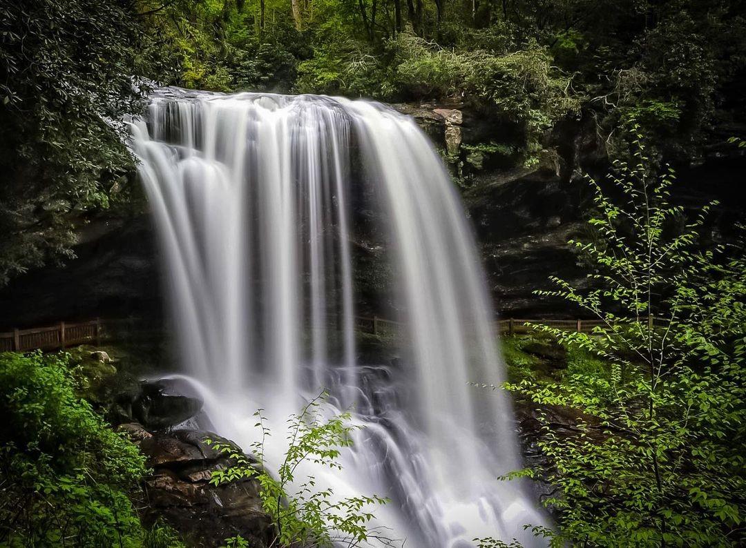 We fall for this view every time — ✨water✨fall, that is. 🌿

📸: @efetty704
.
.
#VisitHighlandsNC #HeightOfHappiness #NorthCarolina #instagood #HighlandsNC #NCMountains #northcarolina #visitnc #discoverthecarolinas