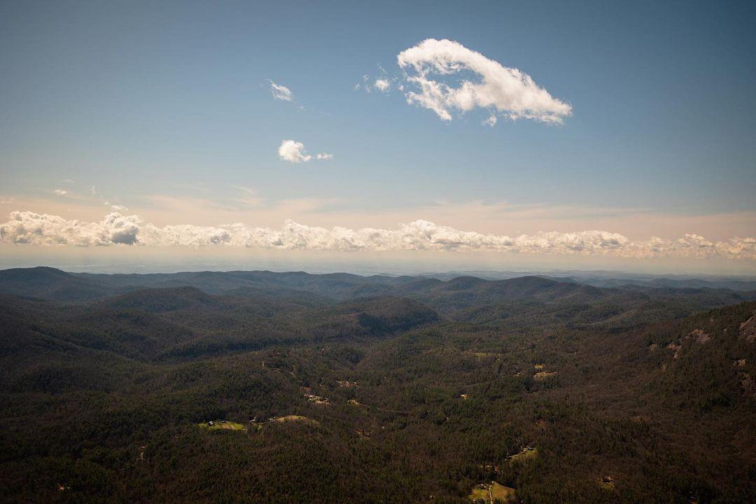 This view is what dreams are made of 😌

📸: @photographybypooja
.
.
#VisitHighlandsNC #HeightOfHappiness #NorthCarolina #instagood #HighlandsNC #NCMountains #northcarolina #visitnc #discoverthecarolinas