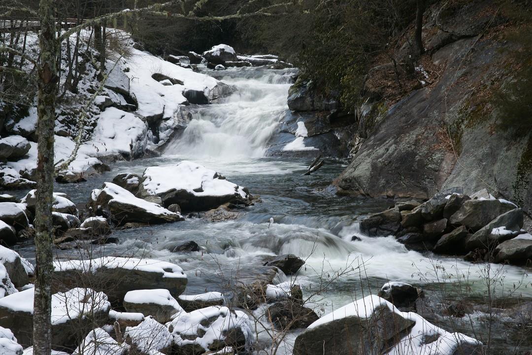 Happy #WaterfallWednesday — the February snow edition! ☃️

Bringing you more beautiful falls from #HighlandsNC