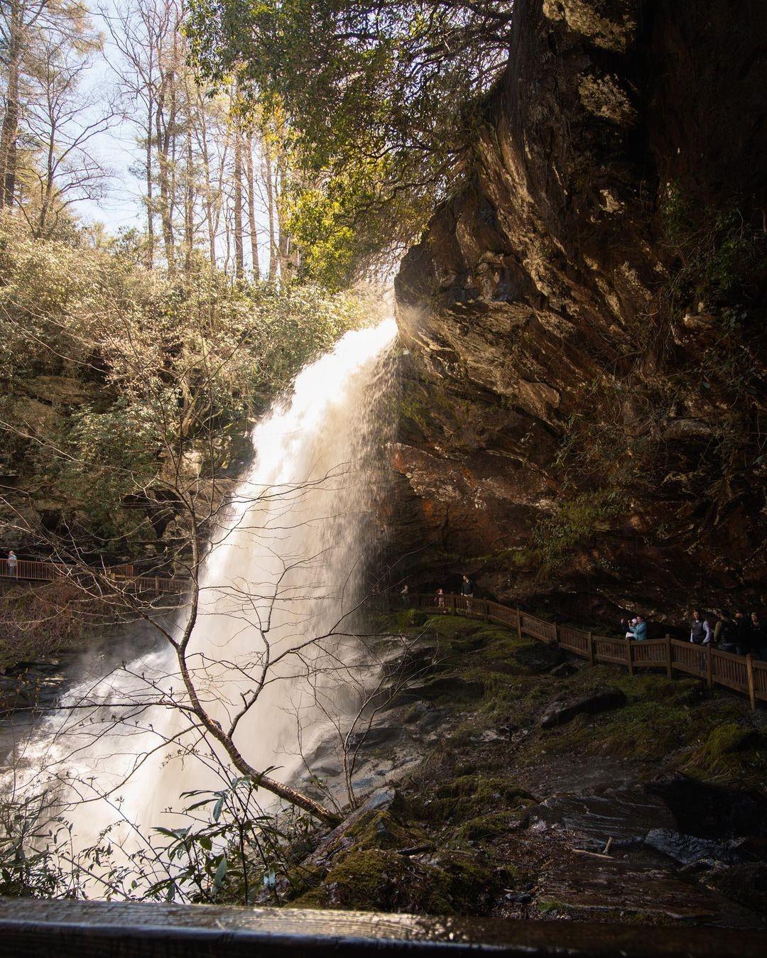 Friday #GoldenHour just hits different ✨

📸: @photographybypooja
.
.
#VisitHighlandsNC #HeightOfHappiness #NorthCarolina #instagood #HighlandsNC #NCMountains #northcarolina #visitnc #discoverthecarolinas"