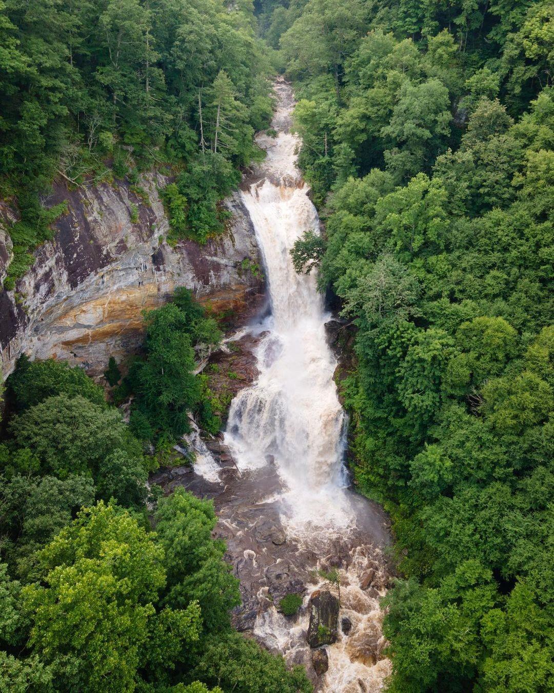POV: You're a bird flying over the falls in #HighlandsNC 🦅

📸: @eifelkreutz
.
.
#VisitHighlandsNC #HeightOfHappiness #NorthCarolina #instagood #HighlandsNC #NCMountains #northcarolina #visitnc #discoverthecarolinas