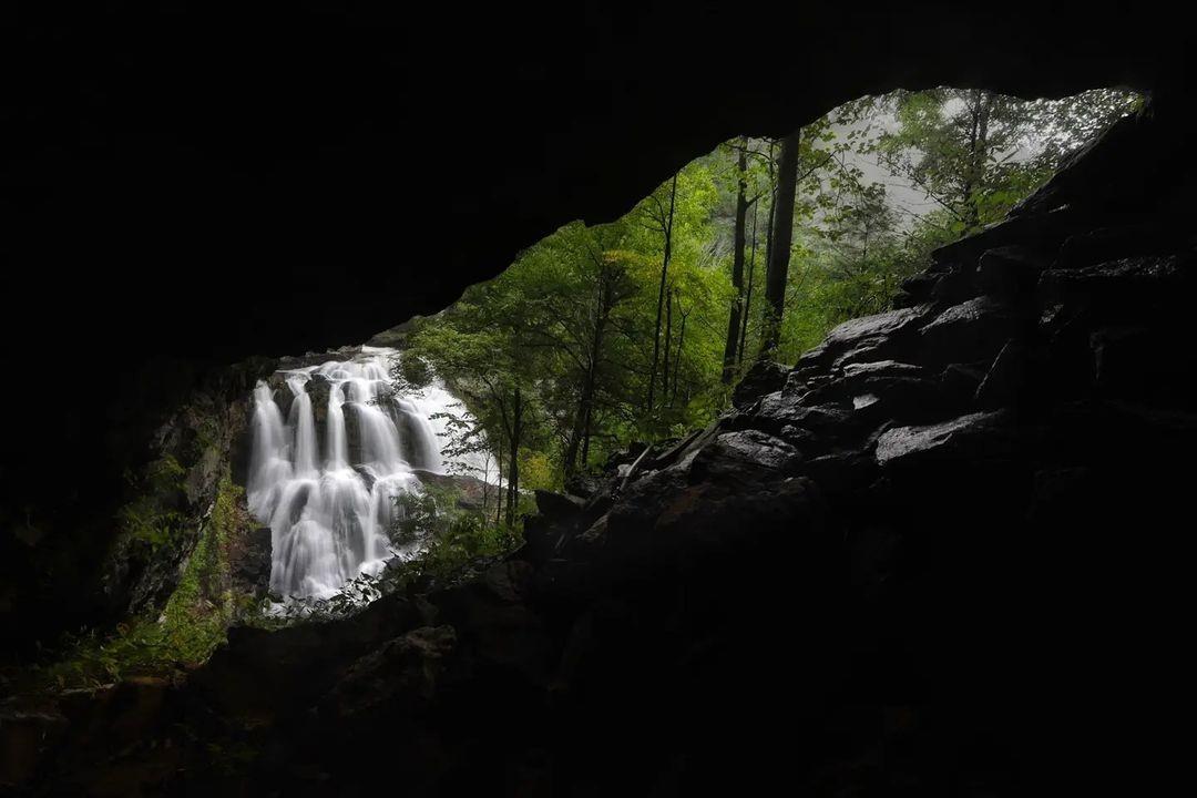 “There's no better place to find yourself than sitting by a waterfall and listening to its music.” — Roland R. Kemler

📸: @waterfall_hillbilly
.
.
#VisitHighlandsNC #HeightOfHappiness #NorthCarolina #instagood #HighlandsNC #NCMountains #northcarolina #visitnc #discoverthecarolinas