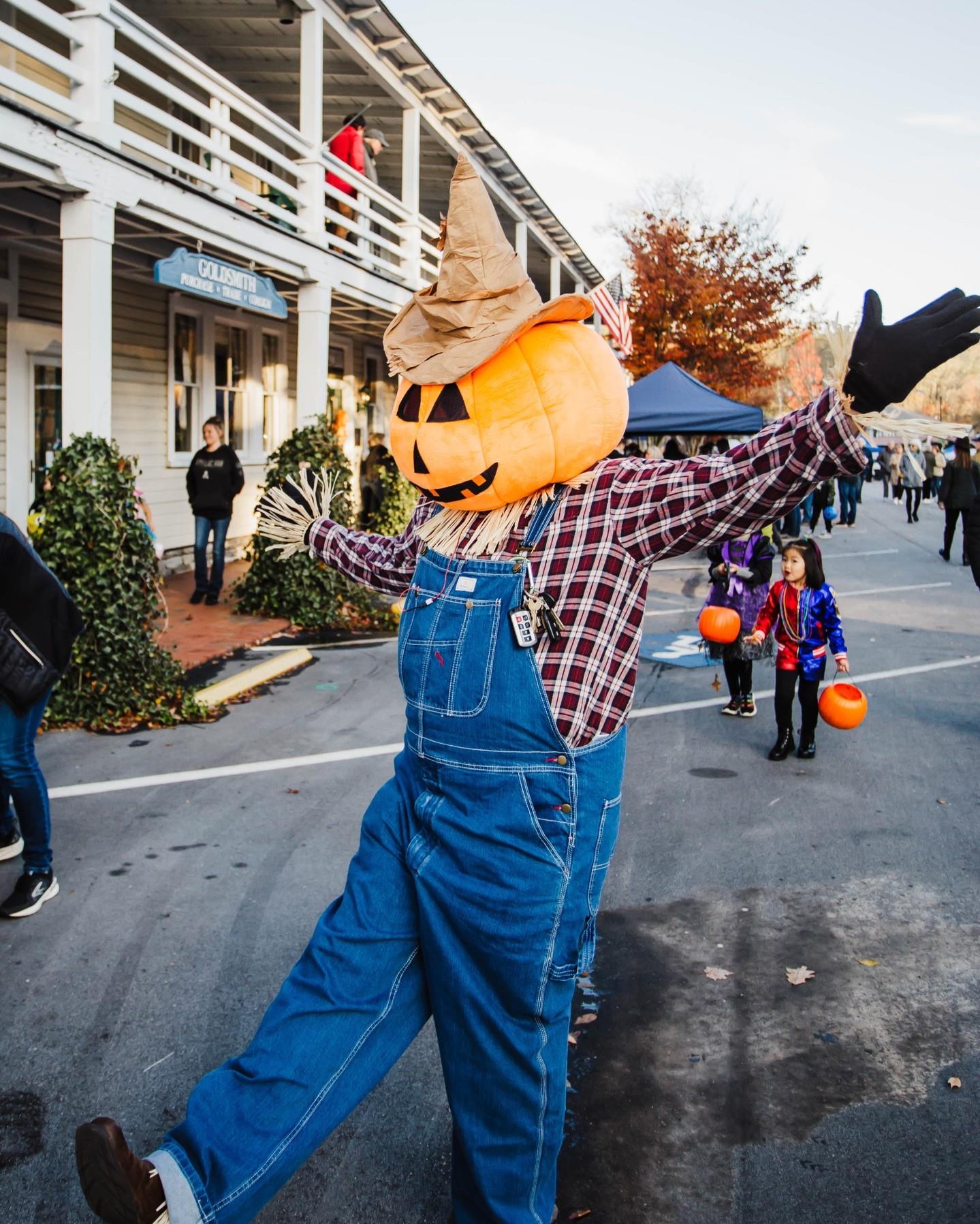 Happy Halloween! Join us tonight on Main Street from 6 – 8 p.m. for trick-or-treating, music, and lots of fun! 🎃 🧡