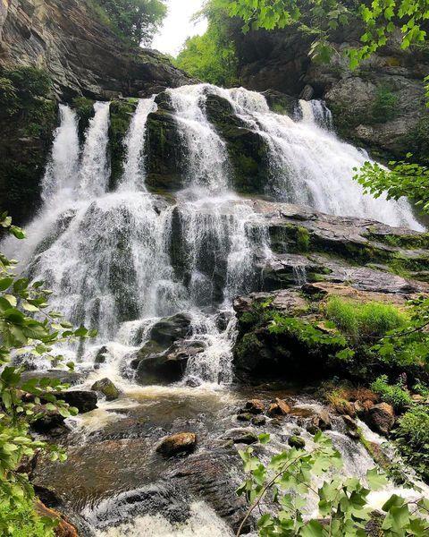 Our breathtaking #CullasajaFalls is the last waterfall on the gorge as it travels down along Hwy. 64. 

#VisitHighlandsNC #HeightofHappiness #CullasajaRiver 

📷: @veldblom.photo