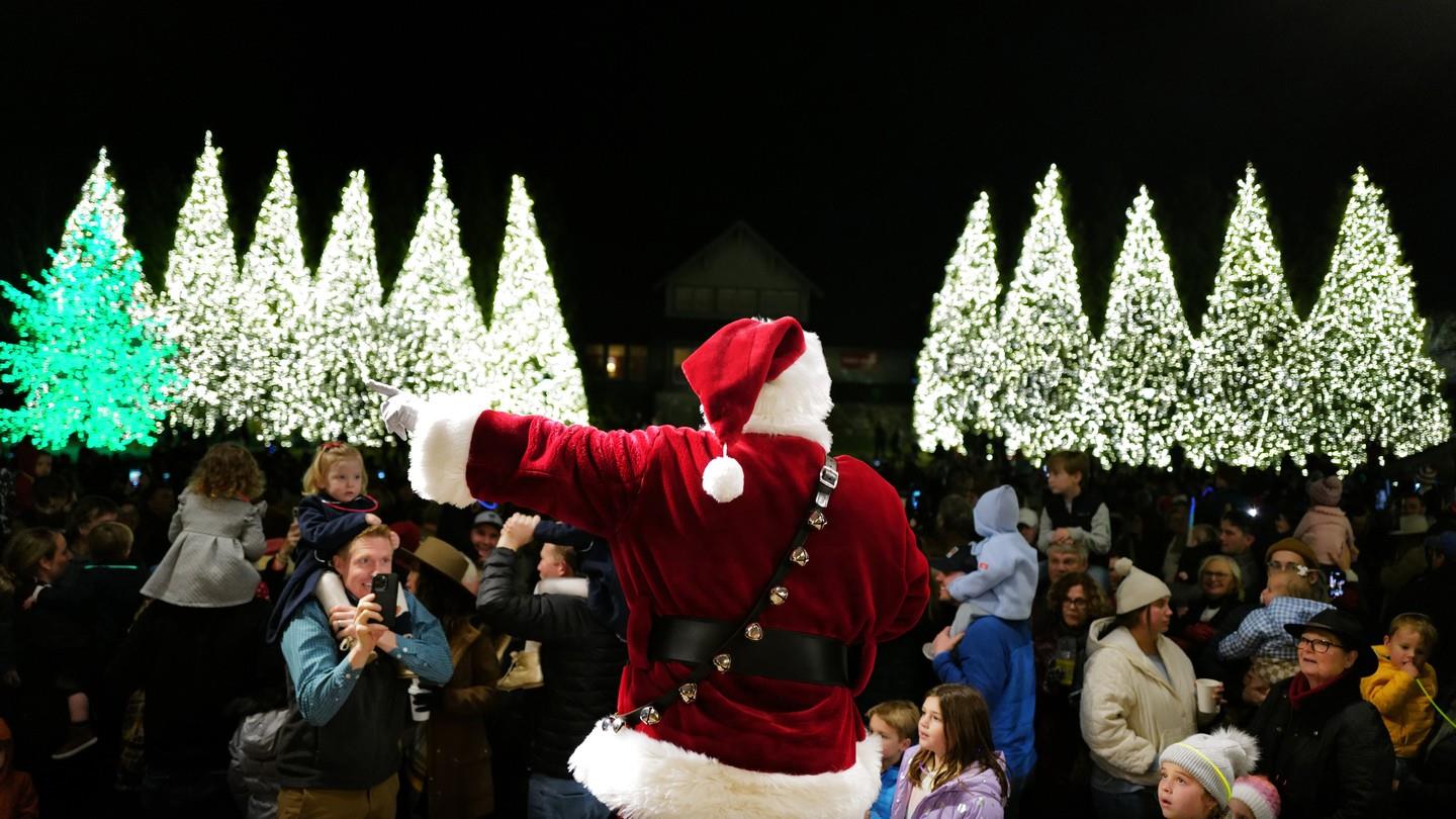 Were you with us at Light Up the Park & Main this past Saturday? 🌟

#highlandsnc #visithighlandsnc #heightofhappiness #highlandsncholidays #lightupthepark