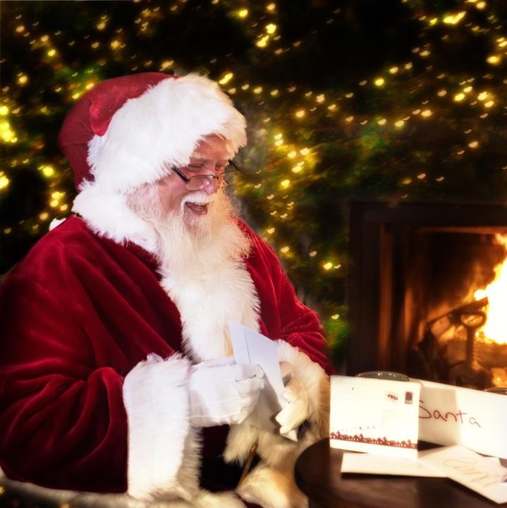 TOMORROW is your last chance to visit Santa in the Park! 🎅🏽
12/17 | 11 a.m. - 3 p.m. | Kelsey-Hutchinson Founders Park 
#highlandsnc #visithighlandsnc #santainthepark #highlandsncsanta