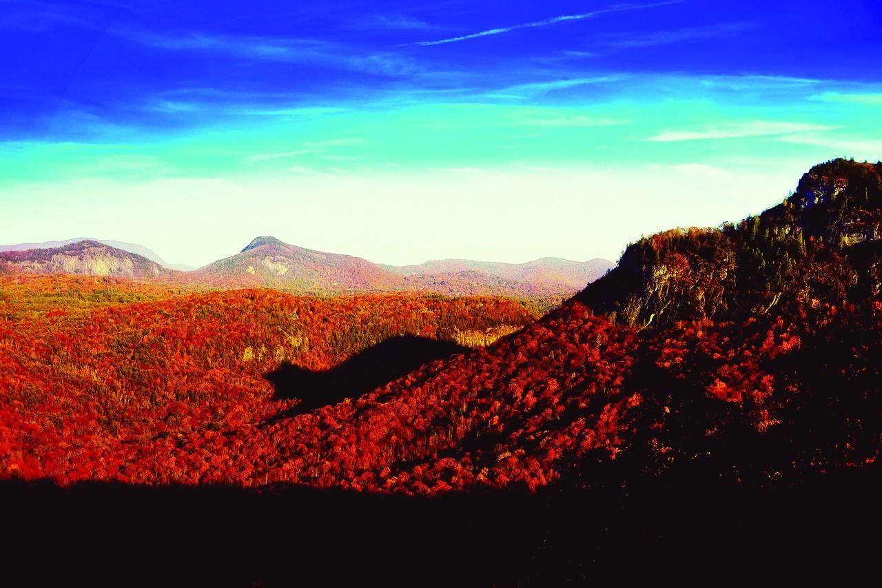 This is our very favorite shadow. 

#groundhogday #bearshadow #whitesidemountain #highlandsnc #visithighlandsnc