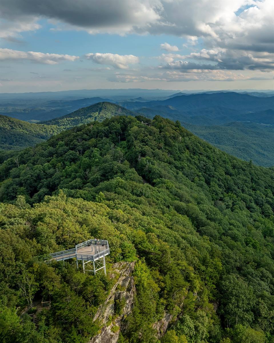We’ve got plenty going on this month on the mountain! 🎨🚂🌄

🖼 Art in the Park – August 16 10 am-5 pm
Park Avenue in Blowing Rock transforms into an open-air gallery with incredible works from loca and regional artists of all mediums. brchamber 

🎨 Plein Air Art Festival – August 19–24
Watch artists bring the High Country’s beauty to life in real time, then browse the show & sale to take a piece home. brmuseum 

🚂 Railroad Heritage Weekend at Tweetsie – August 23 & 24
Celebrate the golden age of steam with special exhibits, hands-on activities, and of course, train rides! tweetsierr 

✨ This is just the start, find all the details and even more events by tapping the link in our bio. See you soon!
-
-
-
#BlowingRockNC #HighCountryNC #ArtInThePark #TweetsieRailroad #PleinAirFestival #NCmountains #VisitNC #wnc