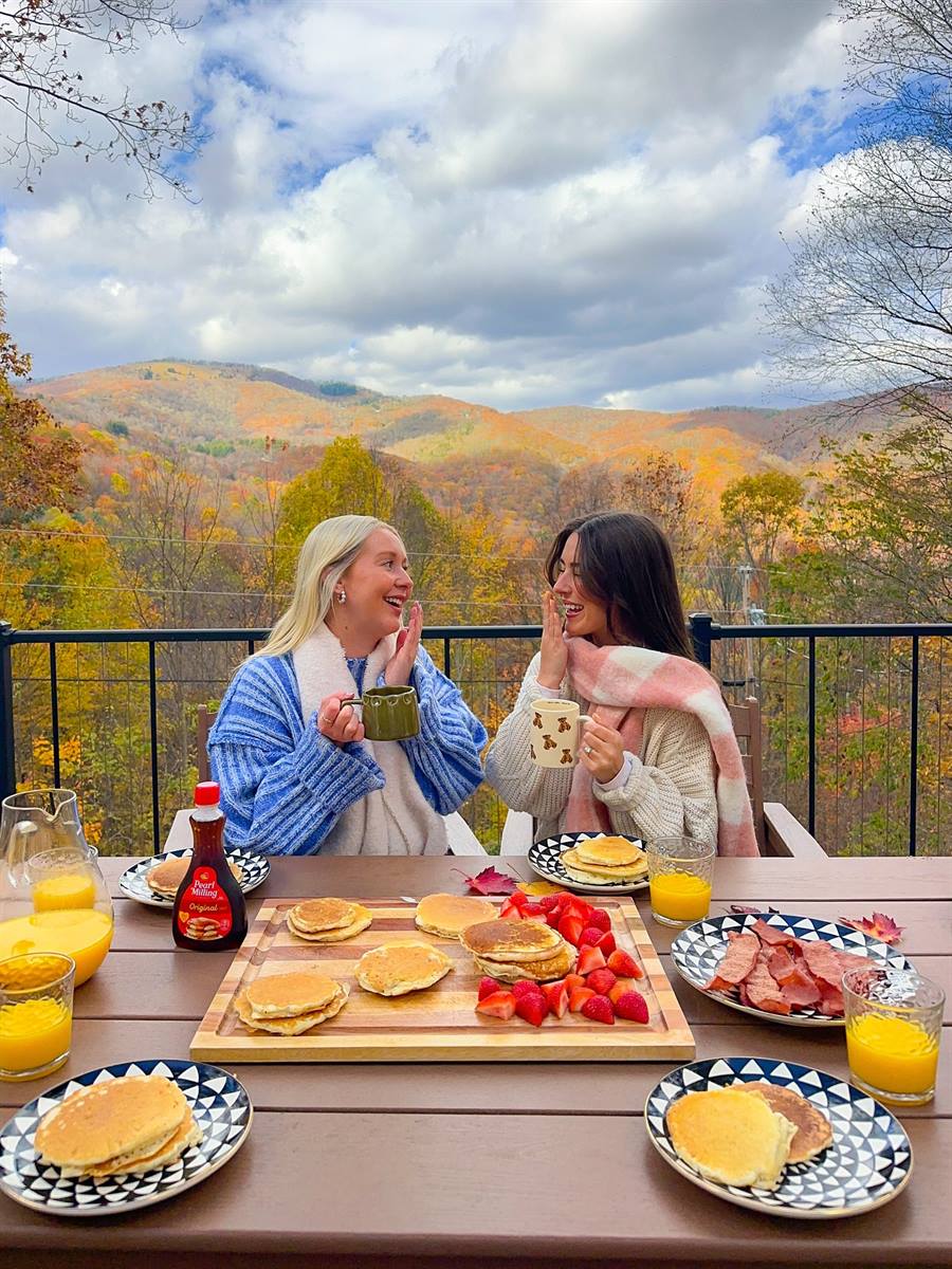 fall breakfast diaries🍁🥞🪵☕️
outfit is greybandit code JADYN15

#ncmountains #fallgetaway #fallaesthetic #breakfast #pinterestaesthetic #pinterestgirls #autumnaesthetic