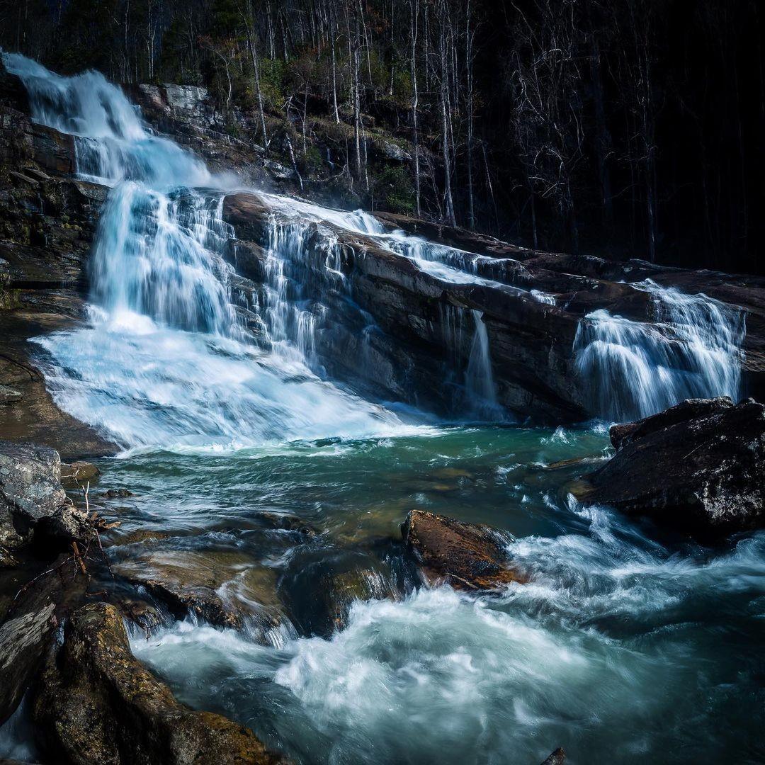 #DYK: The forests surrounding #HighlandsNC are considered a Rainforest? That's one of the reasons we have so many Waterfalls!

📸: @dead_head93