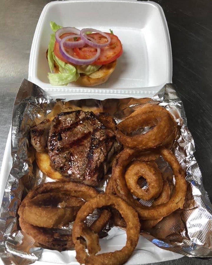 Happy National Onion Rings Day from Haggerty's Steakhouse in Roanoke Rapids. Why not have your onion rings with a ribeye sandwich to go with em? 🧅🥩🎉
📸: Haggerty's Steakhouse/Facebook
#DiscoverHalifaxNC #VisitNC #NationalOnionRingsDay
