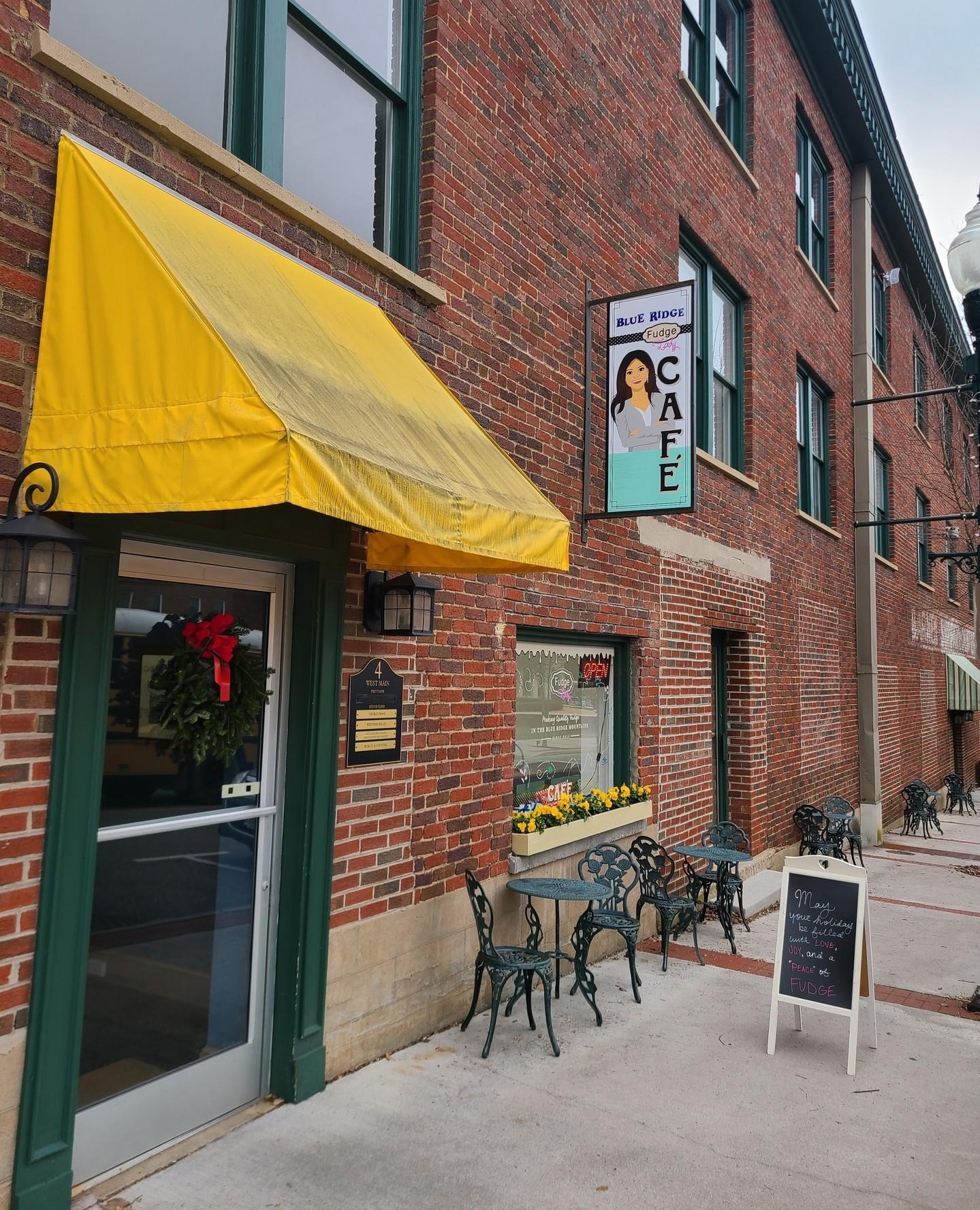 ✨ New Business Spotlight ✨ In need of more gift ideas? The Blue Ridge Fudge Lady just opened a shop in Downtown Christiansburg and has plenty of sweet treats to add the perfect touch to your holiday gift giving!⁠
⁠
#fudge #gifts #holiday #christiansburg #gotomontva #shoplocal