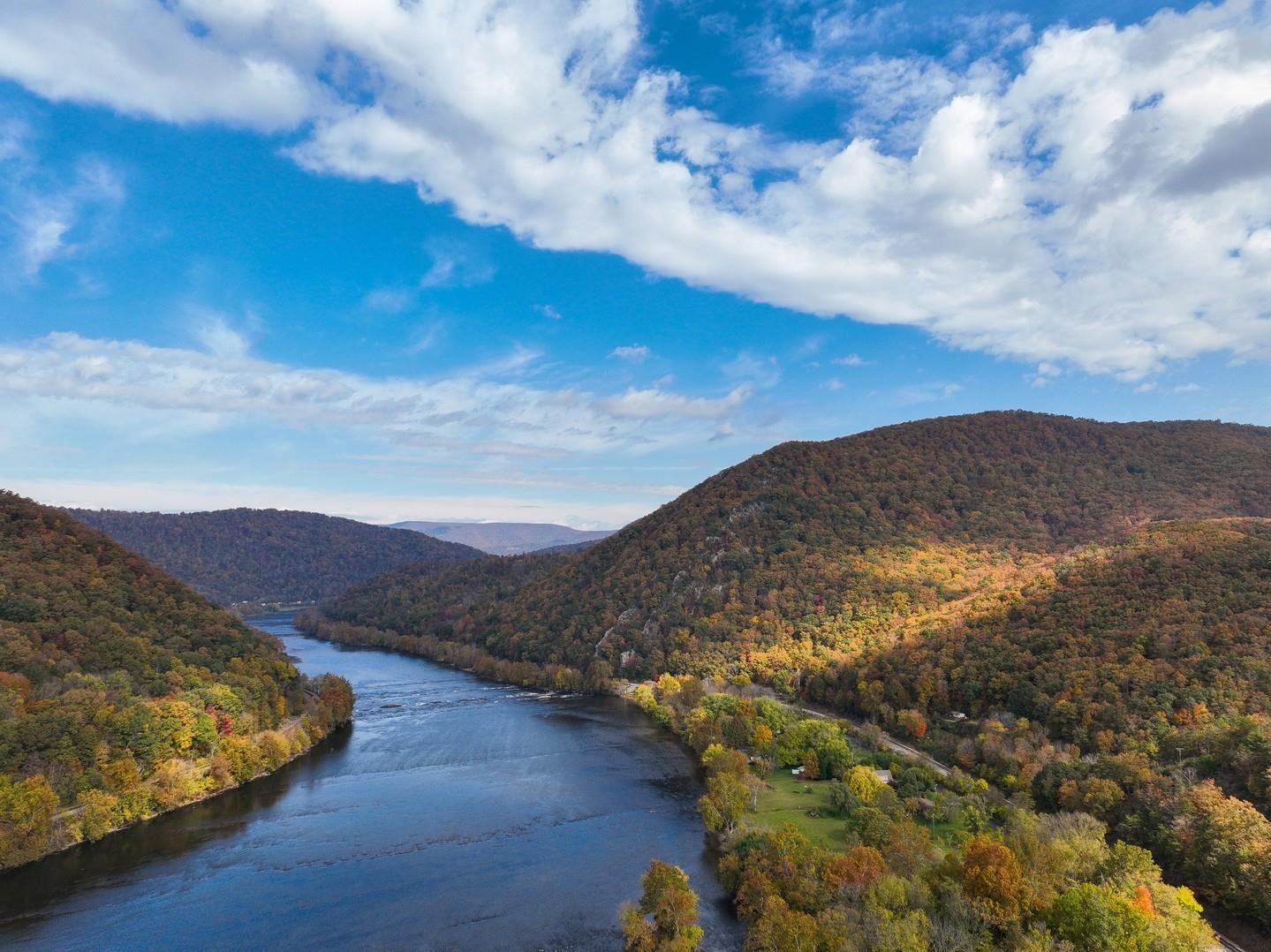 Have you recently visited the New River Valley? Click the link in our bio to fill out a brief survey and have a chance to win a $100 Visa Gift card in less than 5 minutes! 💳️🤑 We can't wait to hear your thoughts!⁠
⁠
#visitNRV #gotomontva #NRV #blacksburg #christiansburg #montgomerycounty