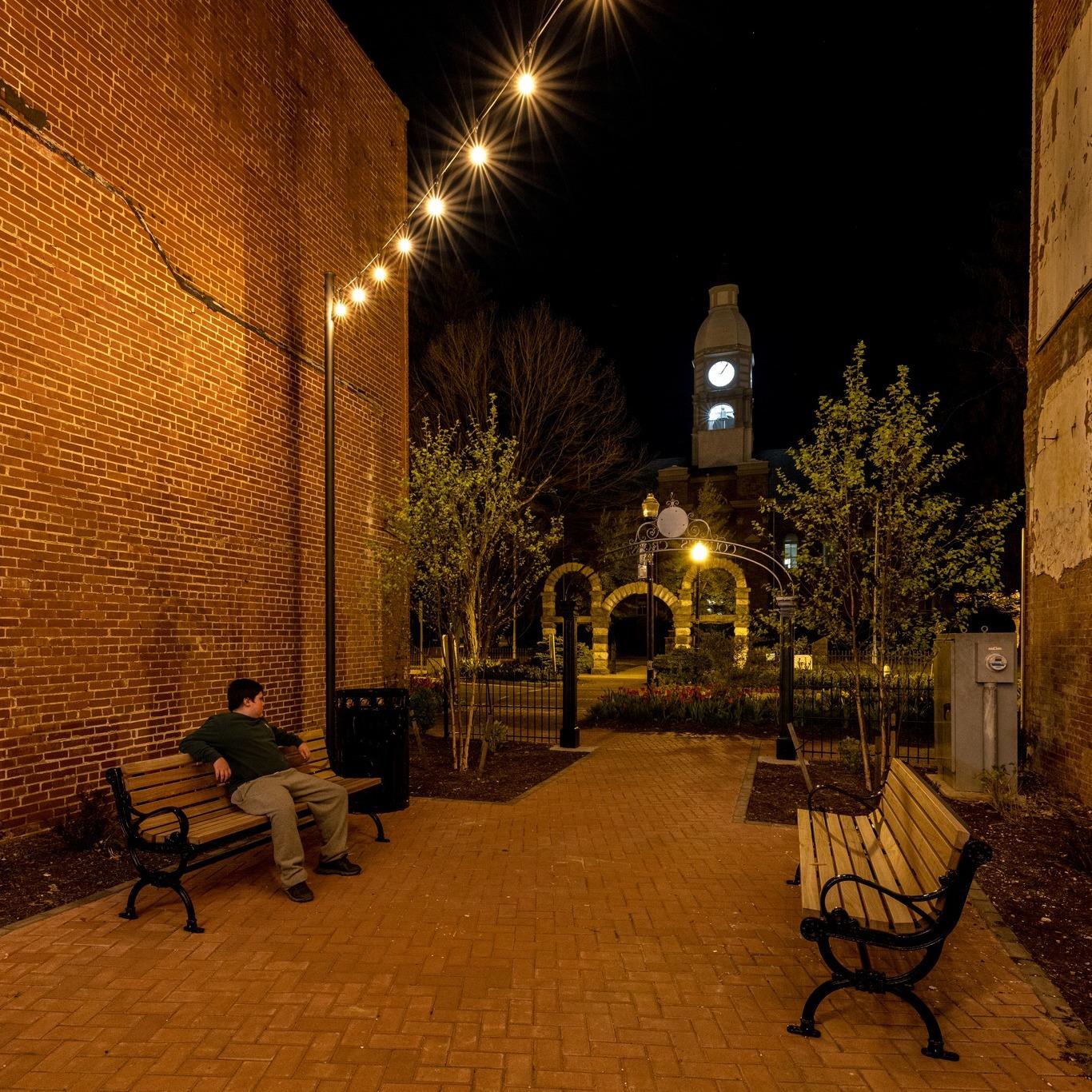 Count's Crossing is a hidden gem in downtown Pulaski! You can enjoy your lunch and even take apart in mural hunting downtown! 

#visitpcva #visitnrv #pulaskicountyva #loveva