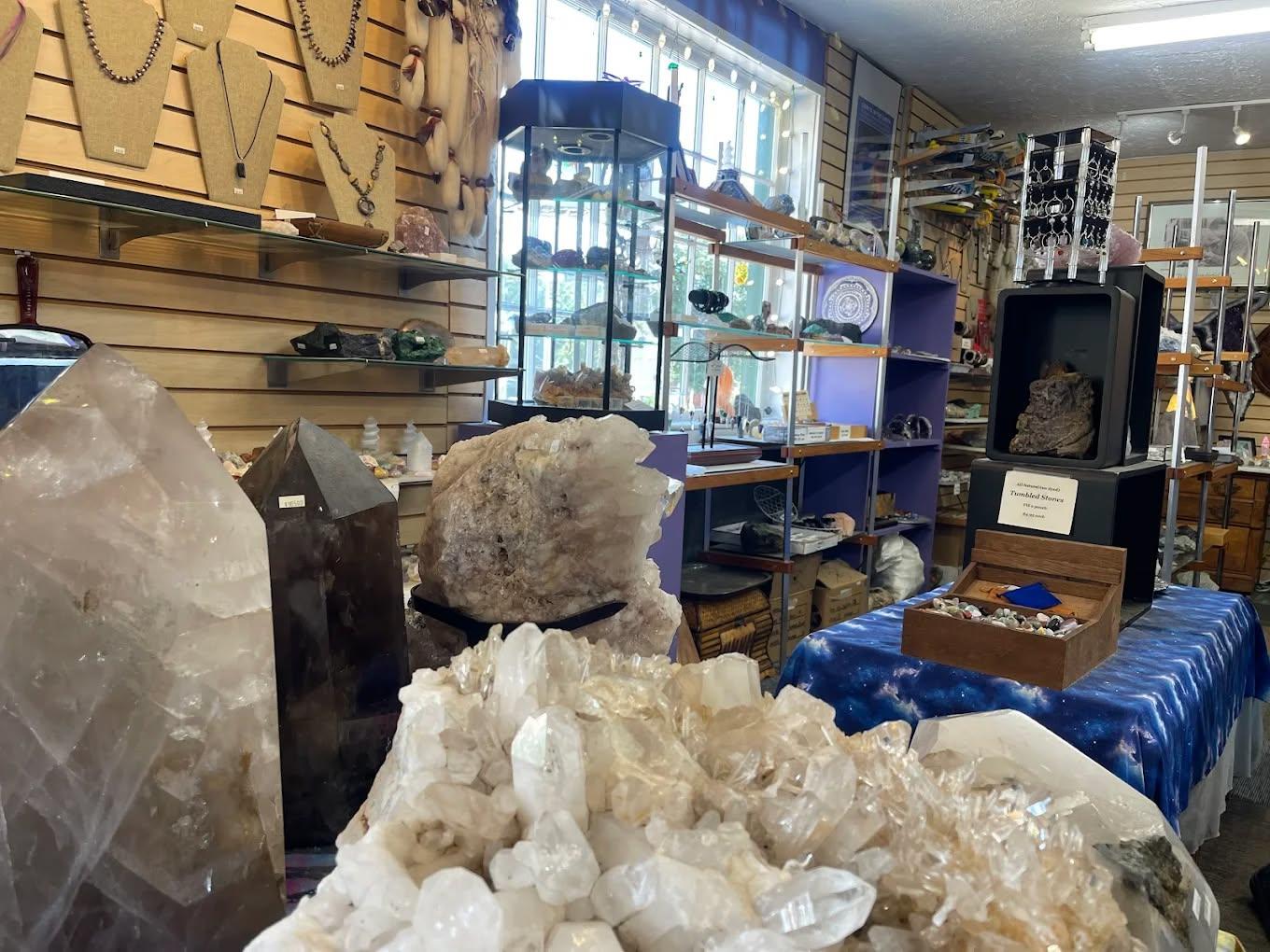 Crystals, stones, geodes and gems, align your chakra (or just add to your collection!) with a stop by ZuZu’s Petals Rock Shop in downtown #AlpineHelenGA. 

#zuzuspetalsrockshop #rockshop #geodes #helengarocks #northga