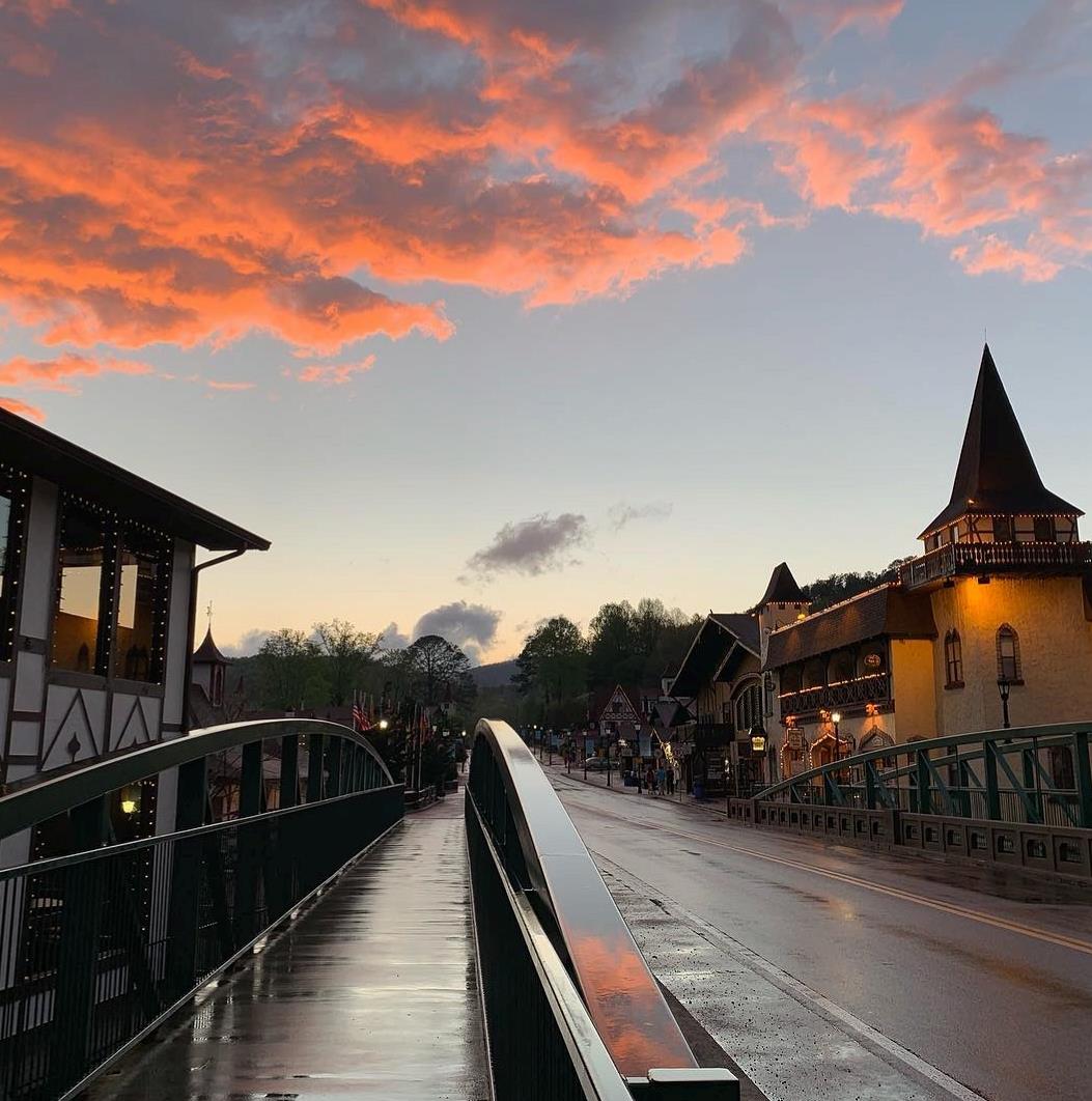 Some call it rain, we call it sparkle. ✨ #AlpineHelenGA [@bit1313]

HelenGA.org 

#HelenGA #northga #rainfinally #exploregeorgia