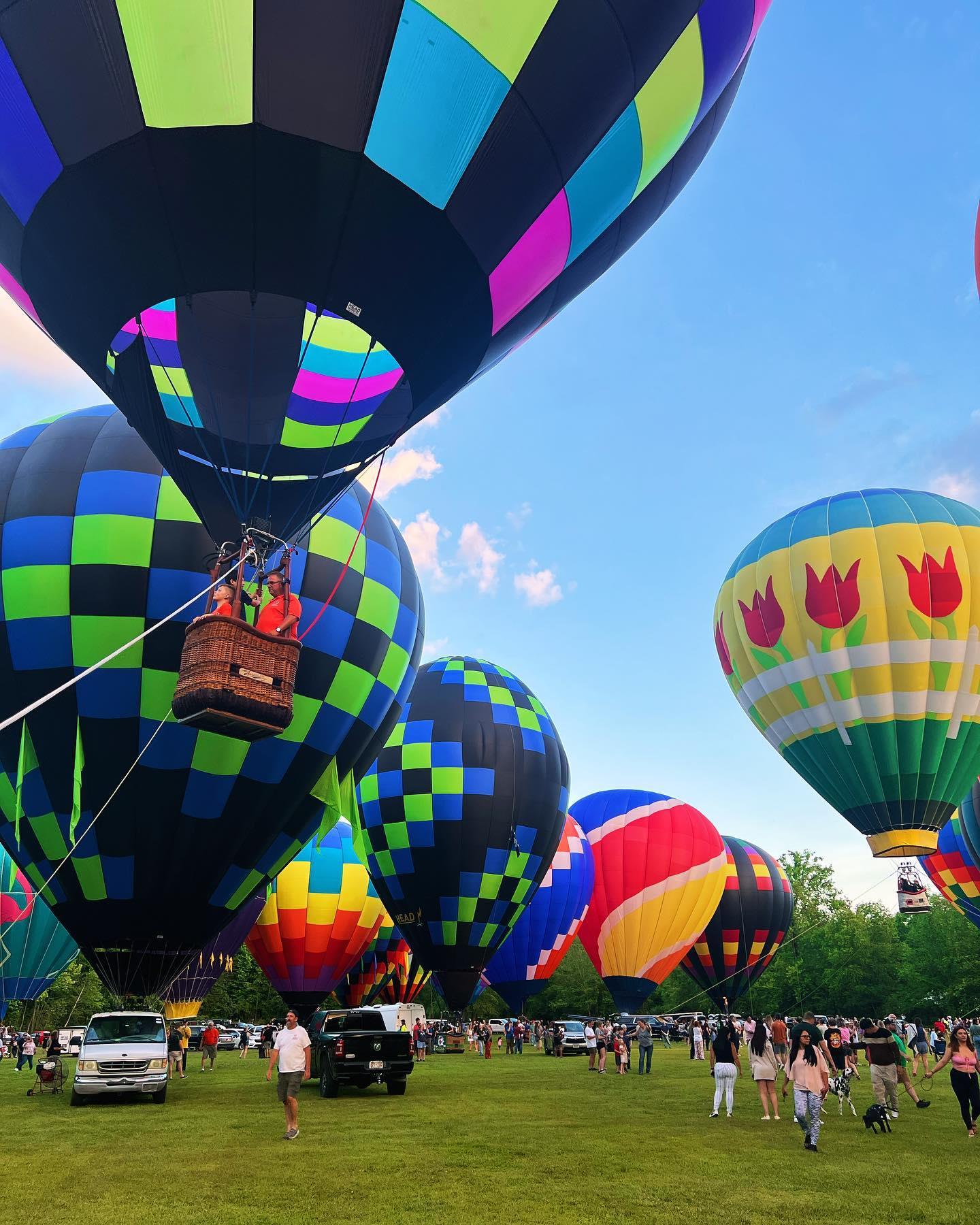 What an absolutely stunning, record breaking event this year!! Record race results followed by record breaking crowds!! We are extremely grateful for the love and support of everyone who helped make this event possible. - For everyone who joined us in Alpine Helen, Georgia, we all witnessed history in the making. Stay tuned as we will be posting more photos and race results shortly. #helengeorgia🏰 #alpinehelen #travelgeorgia #wandernorthga #exploregeorgia #helentotheatlantic #helentotheatlantichotairballoonrace #hotairballoon #travel #northgeorgia