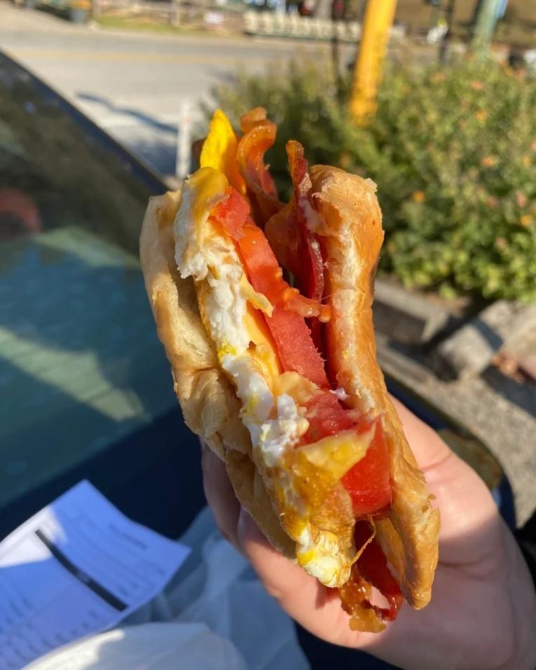 From a pre-climb sandwich to some post-tubing cheese fries--or just an ice cold beer after a long, hot hike, leave it to the state's Official Outdoor Adventure Destination to know the best ways to refuel. #AlpineHelenGA 

#northga #helenga