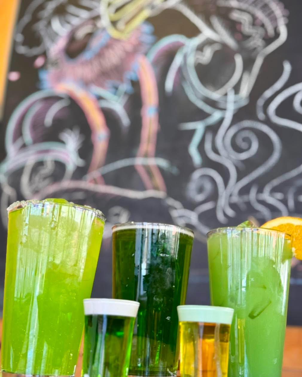 Happy weekend! 🍻 
We’re pouring green  beers & slinging Reubens all weekend again 🍀
Corned Beef Hash hot and ready plus all your Bigg Daddys favorites! 

☎️ (706) 878-2739
📍 807 Edelweiss St Helen, Ga 30545
🚘 find us on door dash or order take out at 
www.biggdaddys.com