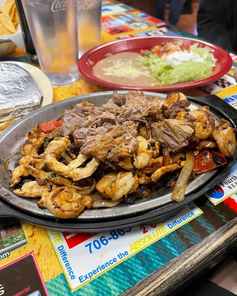 Never not thinking about the Fajitas La Cabaña at @lacabana_helen in #AlpineHelenGA. 

#lacabanahelen #fajitaslacabana #northga #helenga