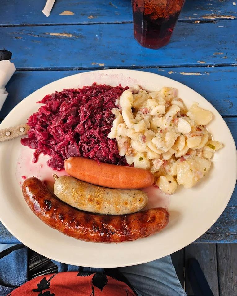 From sauerkraut to German red cabbage, we were built for the fermented food trend. Try something new with a meal (or three!) at #AlpineHelenGA's locally-owned, authentic German restaurants. 

📍: The Heidelberg German Restaurant | 8660 N Main St
📍: Hofbräuhaus Restaurant & Pub | 9001 N Main St
📍: Old Bavaria Inn Restaurant | 8619 N Main St
📍: Bodensee | 64 Munich Strasse

#helenga #northga #fermentedfoodtrend #germancuisine #northgaeats