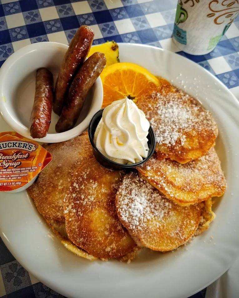 Sometimes the best itinerary is breakfast, snack, lunch, snack, dinner and dessert.

📍: Hofer's Bakery & Cafe 
📍: @campfire.gatherround 
📍: @dasicecream 
📍: @cowboysangels_helen_ga
