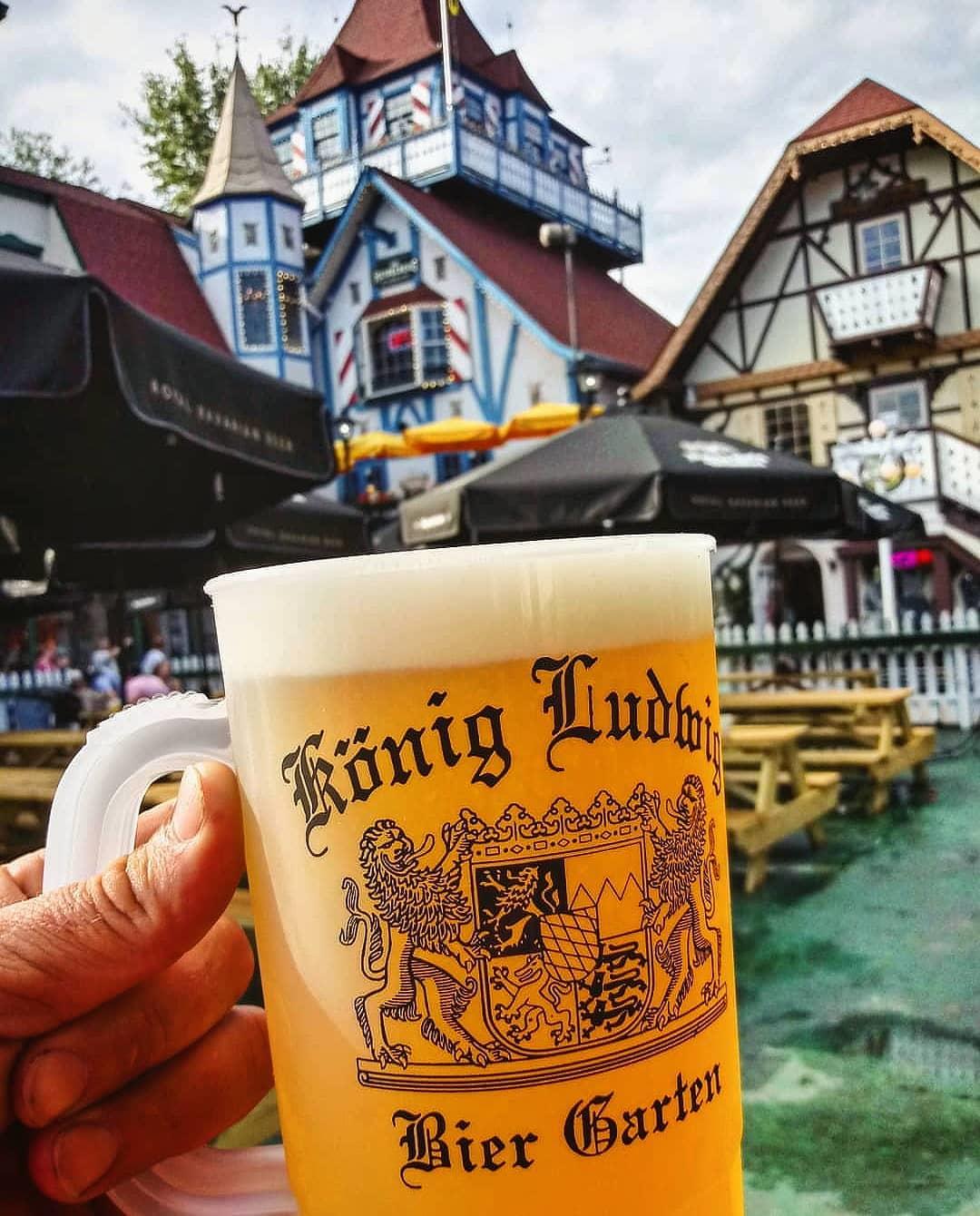 This #ThirstyThursday brought to you by the 49th Annual Oktoberfest, going on now through the end of October in #AlpineHelenGA. Prost! 🍻 [@floridadonny]
.
.
.
#HelenGA #HelenGeorgia #ClevelandGA #SauteeGA #WhiteCountyGA #exploregeorgia #northgeorgia #beertravel #northgeorgiamountains #wandernorthgeorgia #optoutside #travelsouthusa #travelsoutheast #roadsideamerica #familygetaway #familytravel #familyfun #sundaydrive #takethekids #takethedog #tubing #oktoberfest #helenoktoberfest #georgiabucketlist