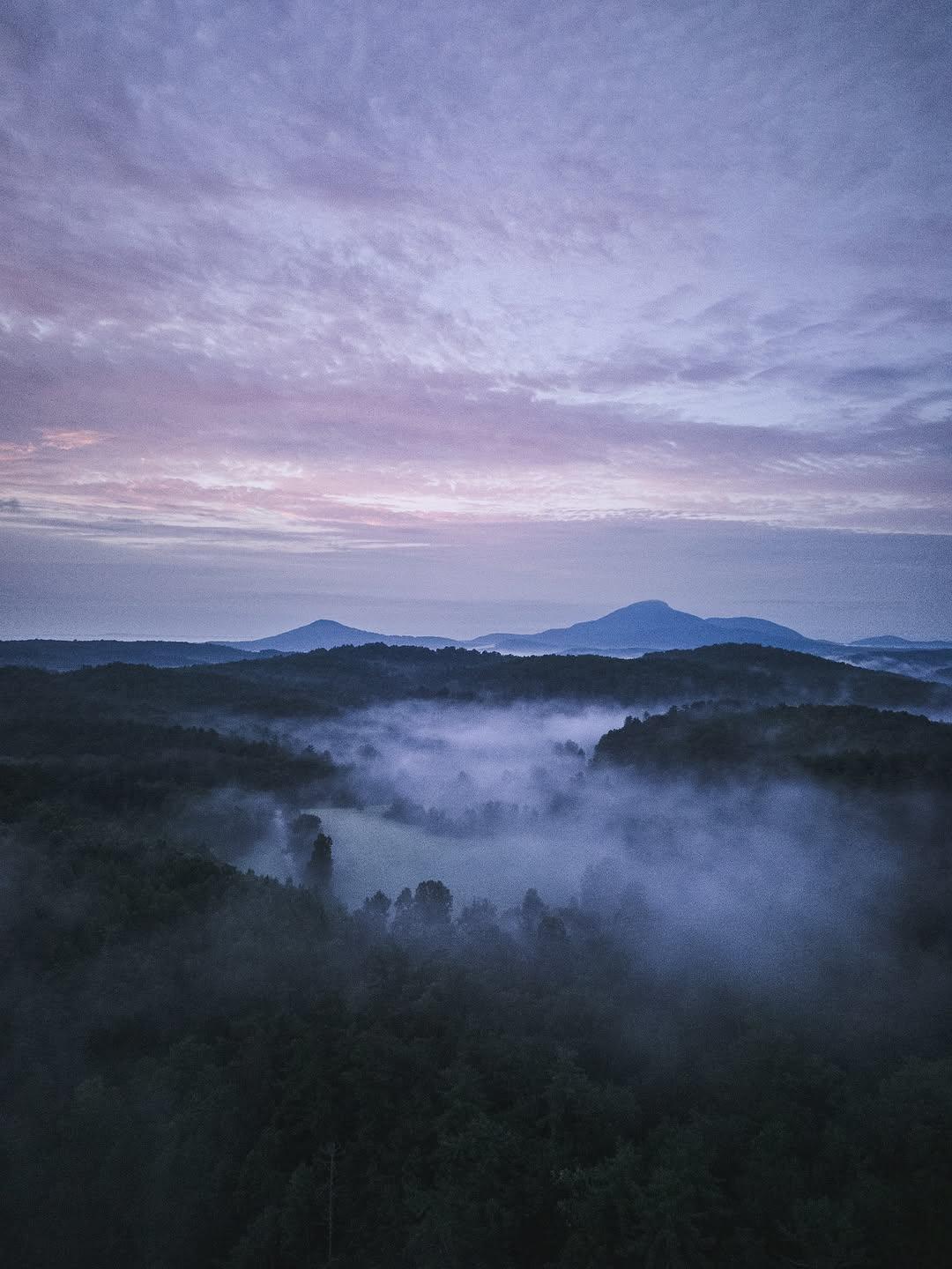 From sunrise glow to midnight constellations, Unicoi’s skies never miss 🌅🌌

Every hour paints a new masterpiece over the mountains - soft light, bold colors, and stars that steal the show. 

Swipe to see the sky tell its story! 
If you had to pick one, sunrise or stargazing?

Photos from: 
bodhi_wanders
annabananagt
limitlesstravelasl
bthomas815 

#UnicoiStatePark