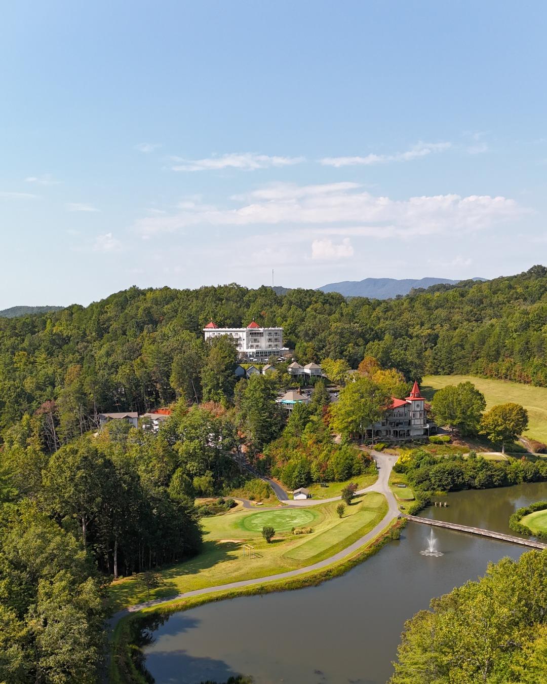 Make your spring getaway even better with our Stay & Play offer. 

Enjoy unlimited golf after each night’s stay and a $20 daily F&B credit to fuel your time on and off the course. 

The mountains are waking up for the season, come play at your own pace.