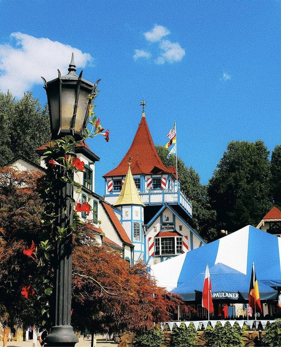 Don't miss the Keg Tapping tour in #AlpineHelenGA: One keg. One mallet. One big reason to raise a stein. 

#helenoktoberfest #helenga #fallfestivals #northga