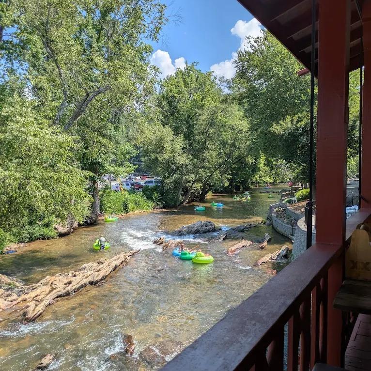 Patios, porches and people-watching, don't miss these restaurants with a view in #AlpineHelenGA. 

📍: @cafeinternational_helen 
📍: @thetrolltavern 
📍: @bettyscountrystore 
📍: @christoffs76

#helenga #patiolife #alfrescodining #northga