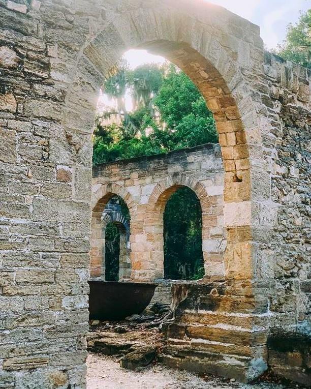 Did you know that you can visit the ruins of this 19th century coquina factory in NSB for FREE? Don't miss out on walking through this photo-worthy, historic spot, the Sugar Mill Ruins.
📸: @classsyladie
#LoveNSB #LoveFL