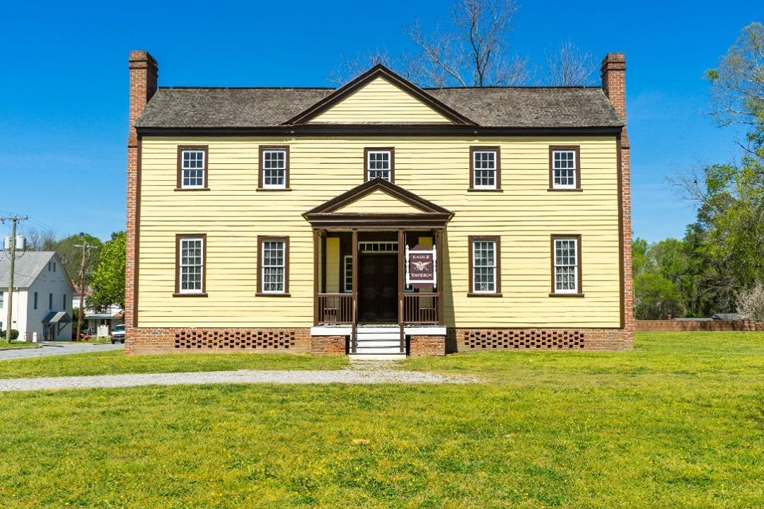 This is the Eagle Tavern at Historic Halifax built in 1790. 
It housed the official traveling party during the visit of the Marquis de Lafayette on February 27, 1825.
.
.
#DiscoverHalifaxNC #VisitNC #LoveNC