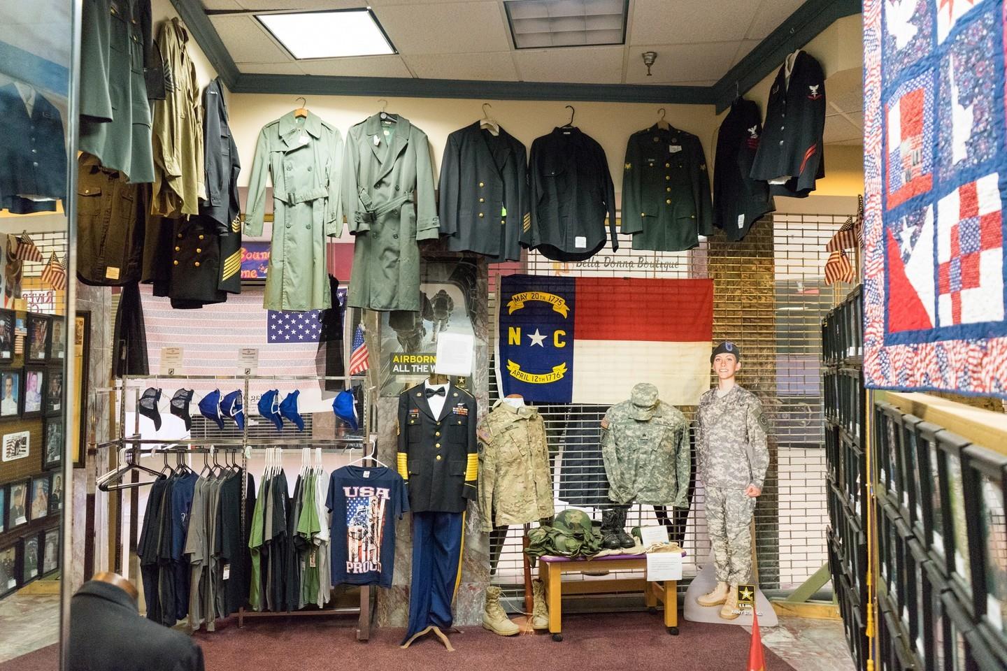 The Roanoke Valley Veteran’s Center pays tribute to the men and women who have served our country. And gives young people the opportunity to see and hear history come alive through the eyes of our veterans. 
🇺🇸 Plan a visit: Link in bio
.
#DiscoverHalifaxNC #VisitNC