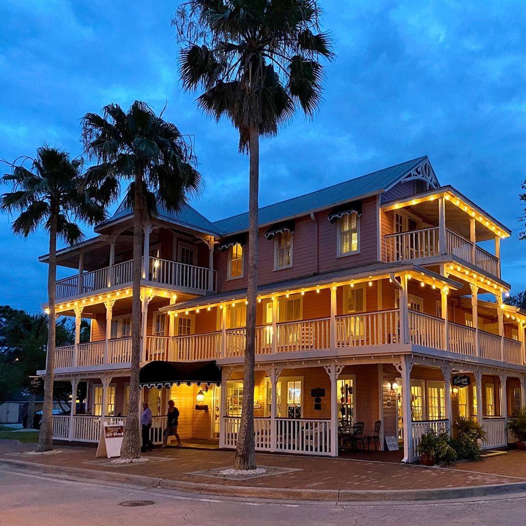 Got us singing,
🎶 But ah, oh, those summer nights
Whoa, whoa, whoa! 🎶
.
Summer night at @riverviewhotelnsb 🤩 
📸: @sun.seek
#LoveNSB #LoveNSB #LoveNSB #LoveFL #nsb #newsmyrnabeach #nsblocal #visitnsb #visitflorida #loveflorida #beachday #floridaliving #floridabeaches #sunshinestate #outdoors #floridalocal #beachvibes #floridalife #eastcoast #centralflorida #beachlife #floridasaltlife #floridasaltfreak #saltlife #vitaminsea #igtravel #bestshot