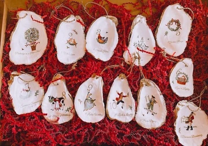 Have yourself a Very Merry Christmas in July at @halifaxstudios 🎄
Book one of their crafty Christmas-themed sessions TODAY 🎅 
👀 See link in bio for info
.
📷 halifaxstudios/IG
#DiscoverHalifaxNC #VisitNC #VisitHalifaxNC #ChristmasinJuly