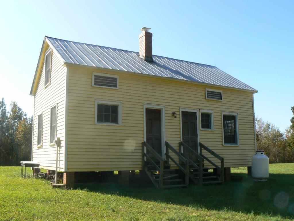 Come walk through history's front door at The Tillery History House.
The museum is housed in a former Resettlement home and provides a unique educational experience for visitors of all ages
➡️ Plan your visit: Link in bio
.
📷 burwellstark.com
#DiscoverHalifaxNC #VisitNC #VisitHalifaxNC #BlackHistoryMonth