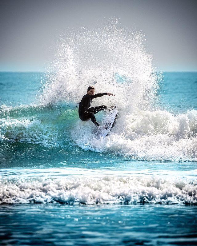 New Smyrna Beach offers some of the finest wave action on the Eastern Seaboard. 🏄  It's the perfect place for experts and amateurs. Visit the link in the bio for more info about surfing in NSB.
.
📷 @mdcm_photography / @mdayton360