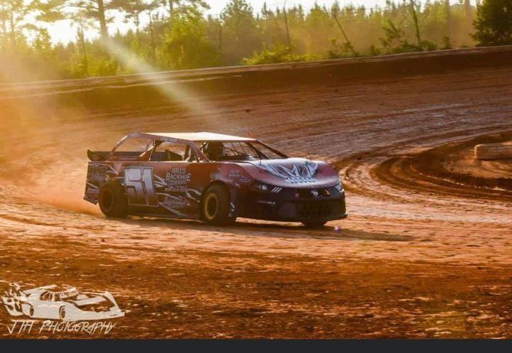 Don't miss the excitement at the Red Clay Bull Ring! 🏎️ 
🏁 Check out the Halifax County Motor Speedway schedule in bio link
 .
📷: Halifax County Motor Speedway/FB 
#DiscoverHalifaxNC #VisitNC #VisitHalifaxNC