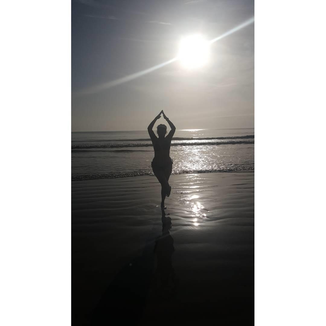 Good morning from New Smyrna Beach....a great place to soak up some vitamin D and practice yoga....they say practice makes perfect and what a place to practice which I now realize is a combination tree and eagle pose 😄....whether you're practicing yoga on the beach....at a park....at home...or in a class....practice yoga....for it's so many health benefits....Love, Live, Laugh, Eat and Play Healthy in New Smyrna ....❤ New Smyrna🍌🌱🍎🍅🌱🍄🍋🍊🌱🍏🌱🍆🍇🍈🌱🍉🍐🍑🍒🌱🍓🍍🌰🌱 #yoga #practiceyoga #treepose #vriksasana #eaglepose #garudasana#healthbenefits #newsmyrna #beach #newsmyrnabeach #lovenewsmyrna #vitamind #sun  #lovelivelaugheatandplayhealthy #allorganic #healthyfood #eathealthy #lifesmedicine #healthygreens #superfoods #salad #fruit #rawfood #rawfoods