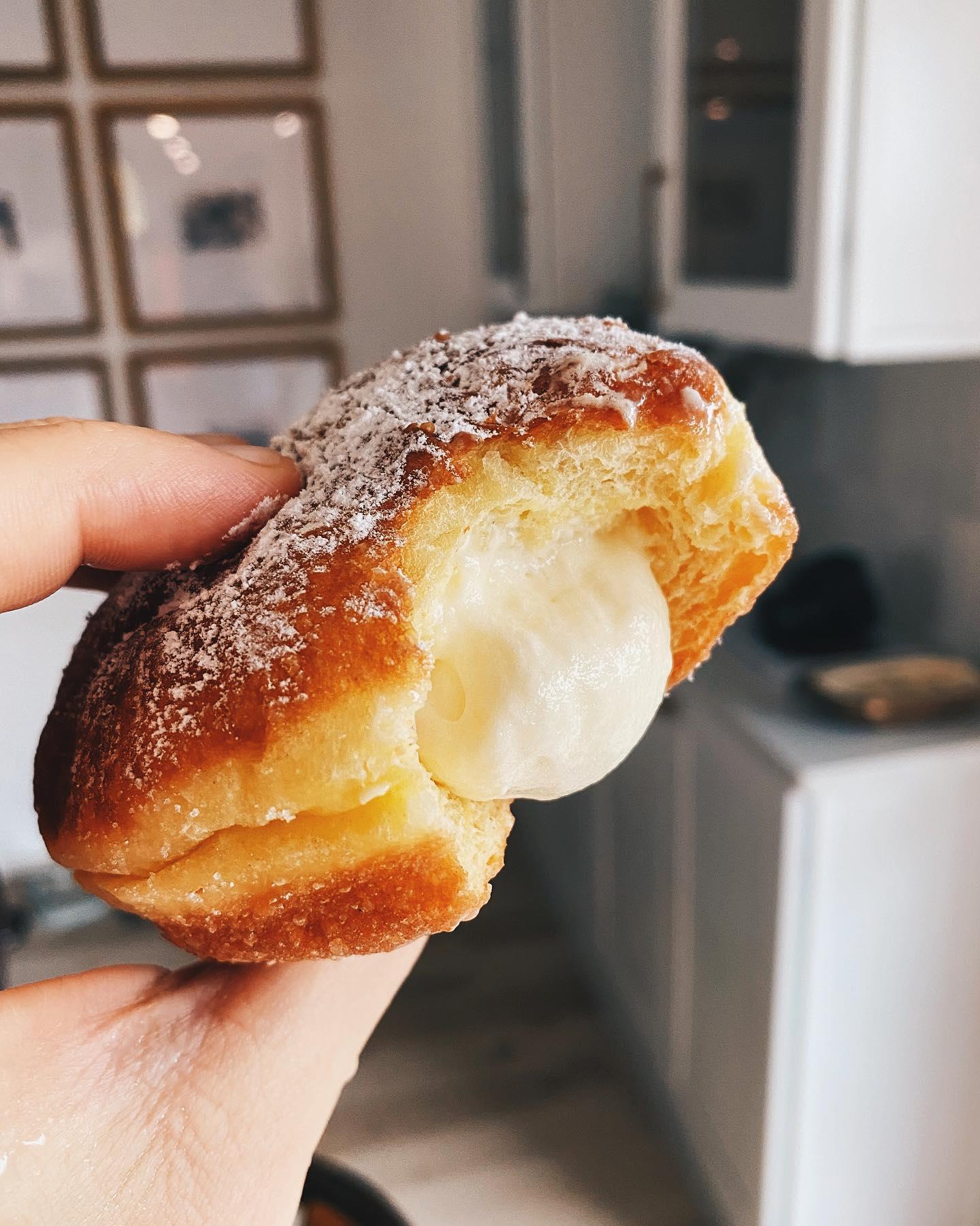 dutchovenbreadco is making donuts and we’re all here for it!
•
•
•
•
•
•
•
•
•
•
•
•
•
•
•
#nsbbites #nsbinlet #donuts #sourdough #donut #banana #sourdoughbread #explore #photooftheday #sourdoughdonuts #florida #donutlover #donutsofinstagram #donutporn #dutchovenbread #dutchoven #lovefl #food #eeeeeats #foodie #foodporn #ootd #foodies #foodphotography #newsmyrnabeach