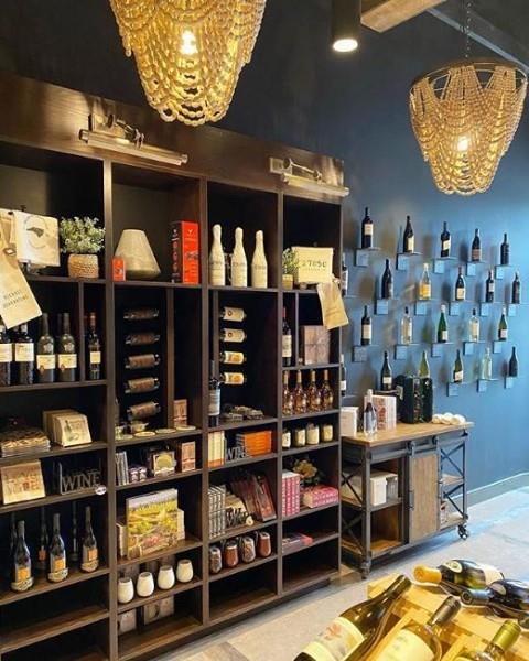 Shop quality wines in this beautiful setting at @mainstreetwinesnc.
Open Thurs-Fri 11-6pm, Sat 11-4pm. 🍷
.
.
📸: @bluejaybistro
#DiscoverHalifaxNC #VisitNC #LoveNC #northcarolinaphotography #ExploreNC