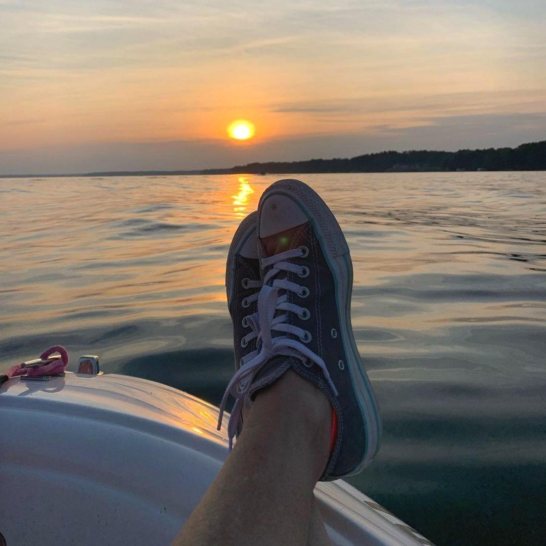 "Sorry, the phone is on 'do not disturb' as I enjoy the lake life." - said everyone at Lake Gaston 😉 😉 
📸: @tracy_living_savvy
#DiscoverHalifaxNC #VisitNC