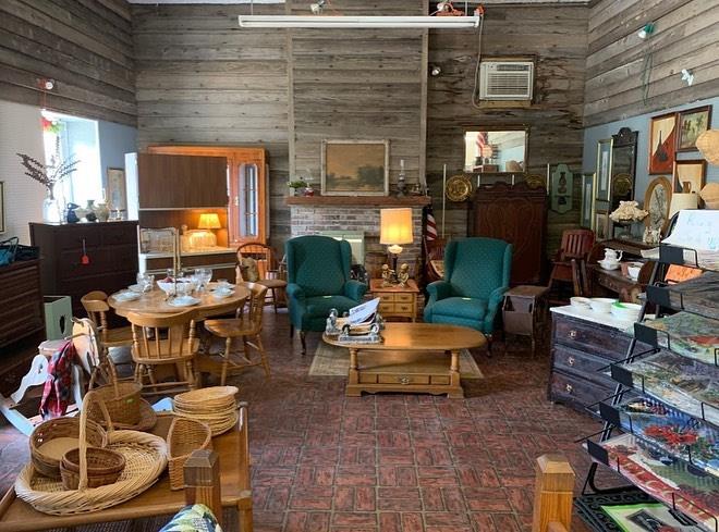 Google Reviewer, Martin Brossman, shares these pics and review of Hometown Hardware & General Store in Scotland Neck, "Great local owned and operated 2nd generation business. A little bit of everything."
And when he says 'a little bit of everything' he means it! What's the most eclectic item you've found at Hometown Hardware?
Visit the link in the bio for more info. 
.
.
#DiscoverHalifaxNC #VisitNC #LoveNC #northcarolinaphotography #ExploreNC