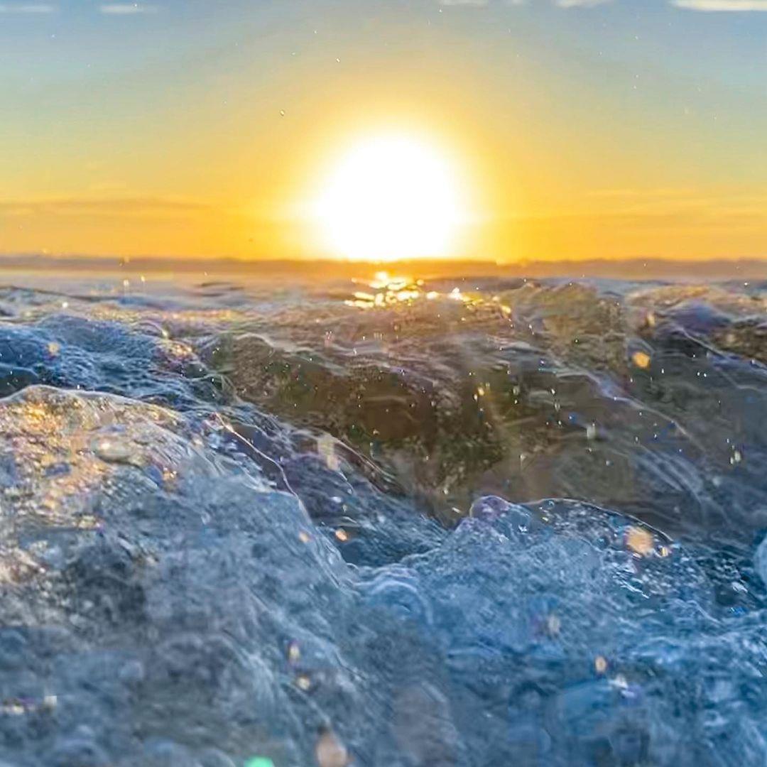 National Color Day focuses on the impact color has on each of us. It can affect a mood, draw attention...wait...our beaches can do that, too! 😊  What colors will you capture at NSB today? Share with #LoveNSB 💙💛💙
#LoveFL #NationalColorDay
📷: @debbiesummers