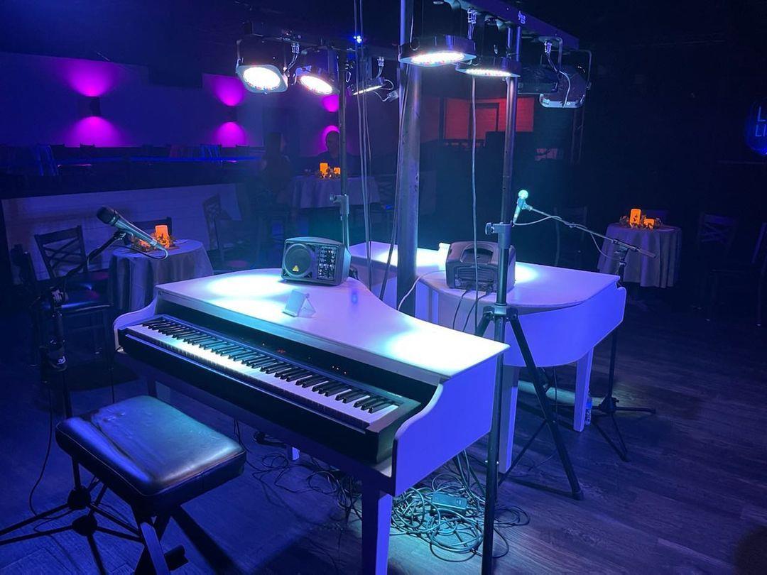 Dueling Pianos Night returns to @rrtlive on Jan. 29, Feb. 19 & Mar 12! 🎹🎶🎹 Make plans now to join the fun - link bio 
📷: @rrtlive
#DiscoverHalifaxNC #VisitNC #RRTBeAmazed #RRTLive