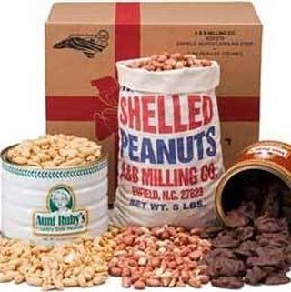 Some say, "The Holidays are nuts!" We say, "Nuts for the Holidays!" 🎁 
The family-owned Aunt Ruby's Peanuts in Enfield is a MUST stop for your holiday gift-giving needs. (And treat yourself, too!)
Hours/Location link in bio.
#DiscoverHalifaxNC #VisitNC #SupportLocal
📷: Aunt Ruby's Peanuts/FB
