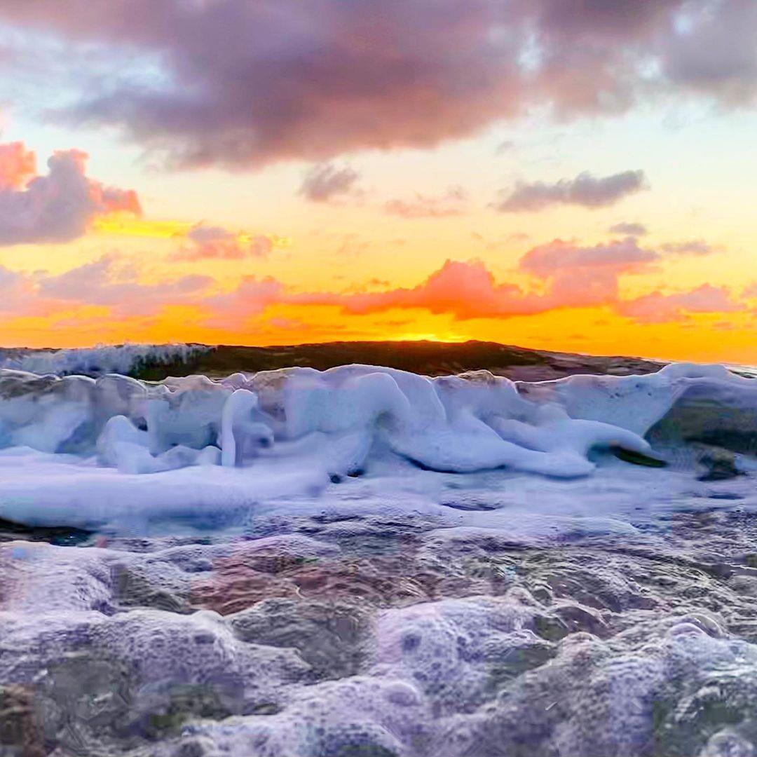 Just let the waves wash your worries away 🌊 🌊 🌊 
📸: @debbiesummers
#LoveNSB #LoveFL