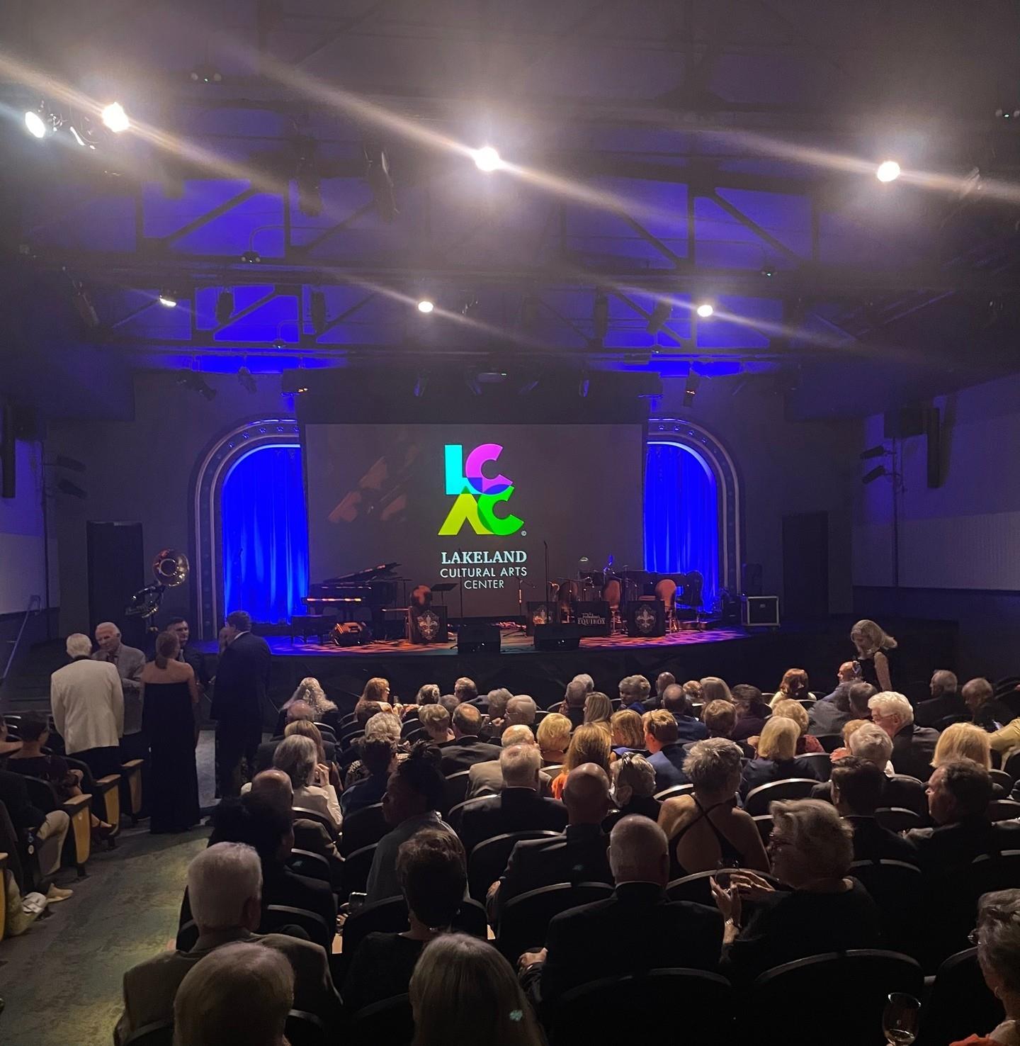 @lakelandcac presents Silver Screening Series 📽️ 
A rotating selection of movies from the golden age of Hollywood 
🍿 The next screening is Oct 11: Link in bio
.
#DiscoverHalifaxNC #VisitNC #MovieScreening 
📷: lakelandcac/IG