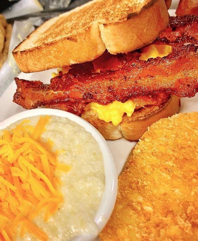 Established in 1953, Oscar's Restaurant is one of the best southern style, home cooking restaurants in the Roanoke Valley
📍 123 W 10th Street , Roanoke Rapids

📷: @oscarsdiner 
#DiscoverHalifaxNC #VisitNC